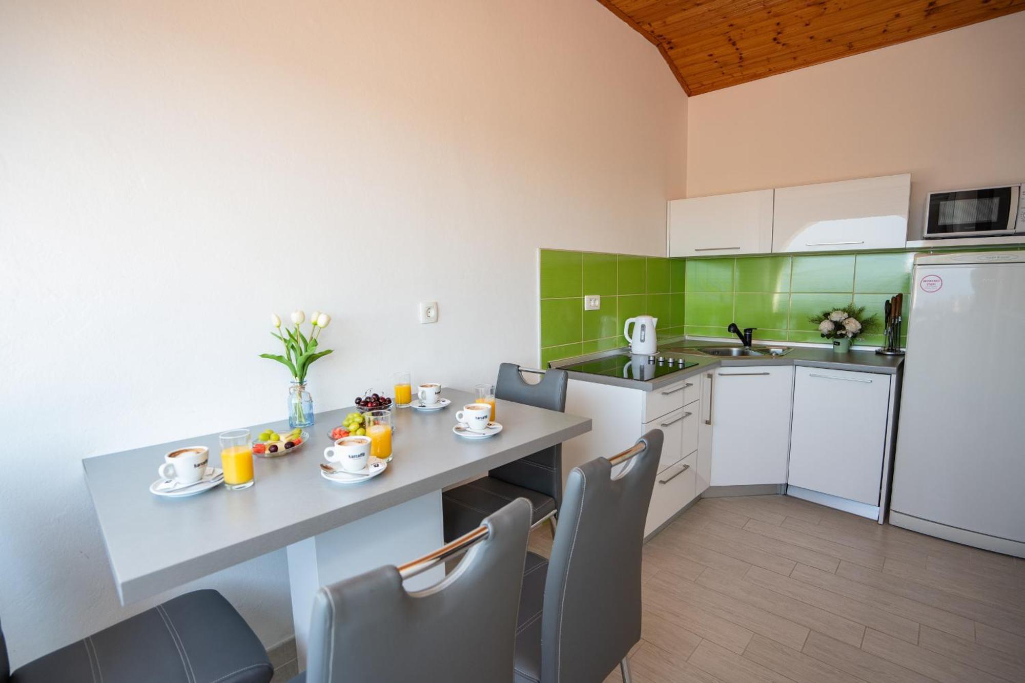 Garden Resort - Apartments Maslina Potocnica Экстерьер фото
